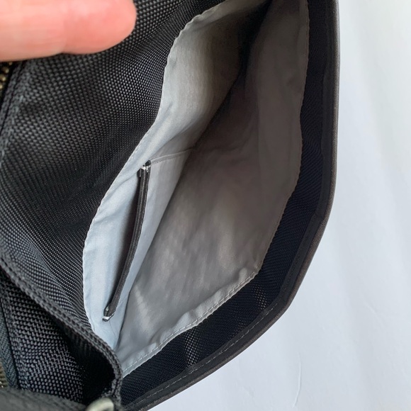 Tumi Black Messenger Bag with Adjustable Strap - 55101D - Picture 6 of 10